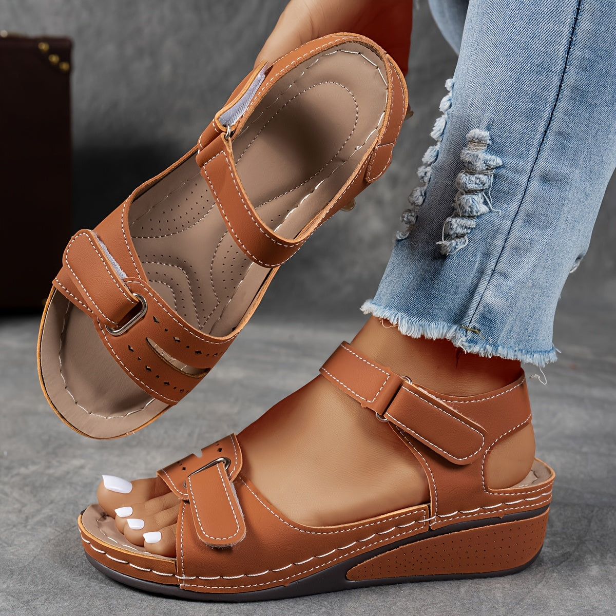 Women's orthopedic sandals for arch support & all-day comfort, featuring flex design.