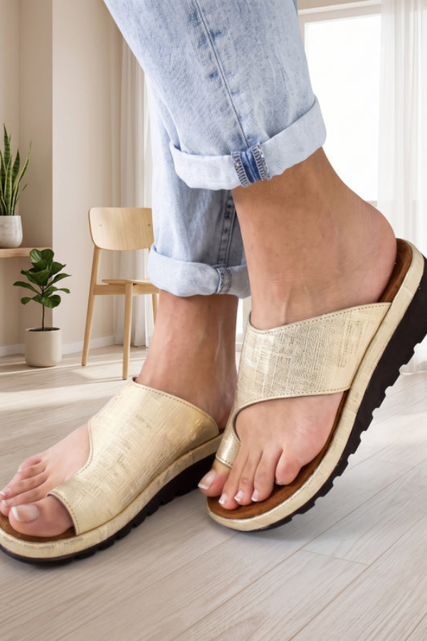 Ergonomic women's sandals offer superior foot alignment & arch support for all-day comfort & posture.