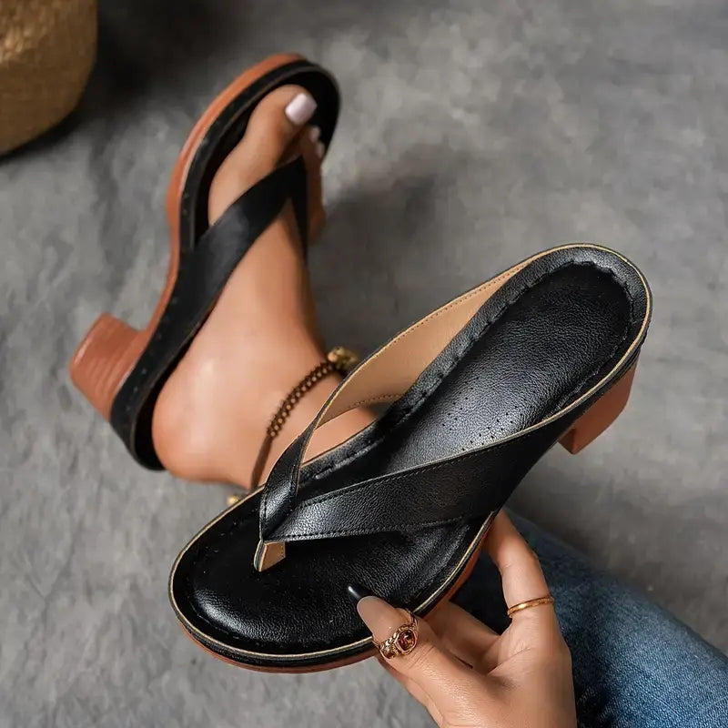 Women's walking sandals: orthopedic design with arch support & cushioning for ultimate comfort and stability.