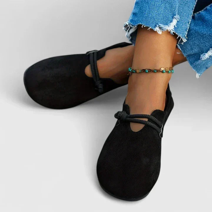Elegant women's slip-on loafers for daily wear, featuring superior arch support and cushioned comfort.