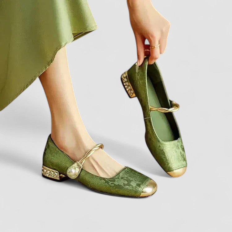 Women's orthopedic Mary Jane shoes with low block heel, buckle strap for comfort & vintage style.