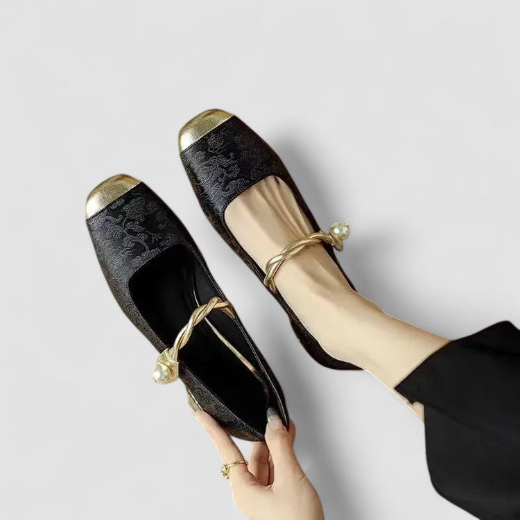 Women's dressy orthopedic Mary Jane shoes, low block heel, comfortable, vintage style buckle closure.