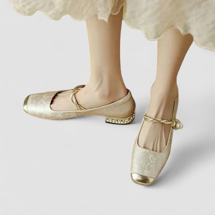 Women's Mary Jane orthopedic shoes featuring a low block heel & elegant buckle strap for vintage charm.