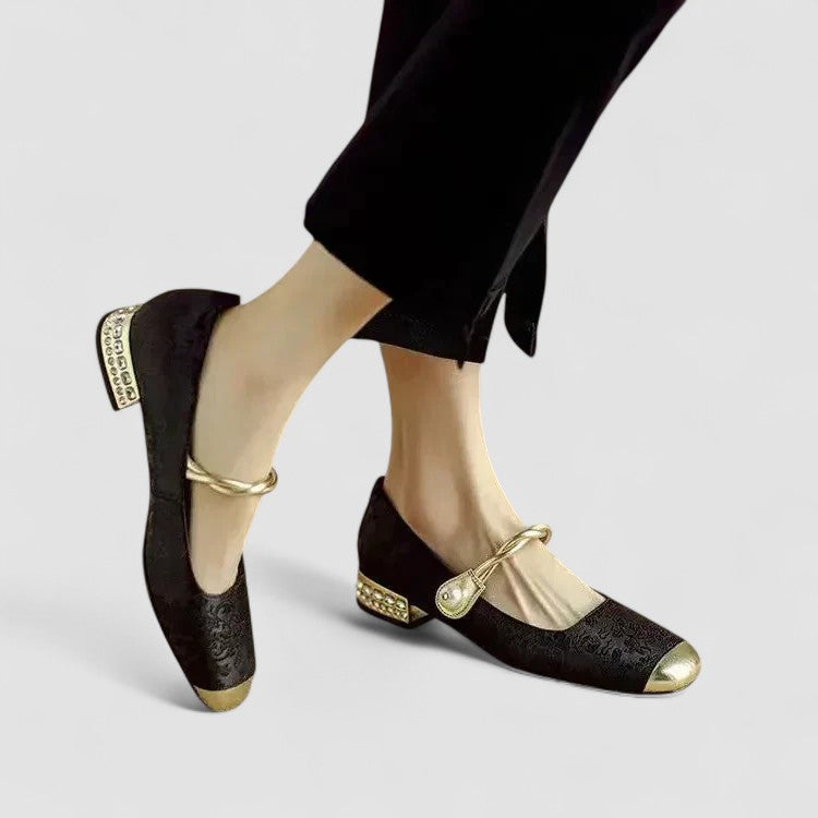 Orthopedic Mary Jane women's shoes, low block heel, vintage style, comfortable, buckle strap.