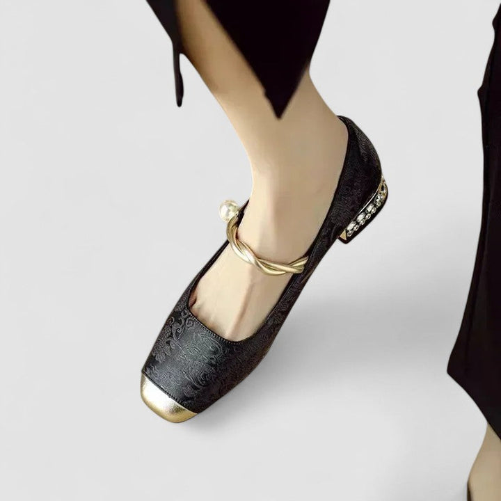 Everyday wear women's orthopedic Mary Jane shoes, low block heel, comfortable, vintage buckle strap.