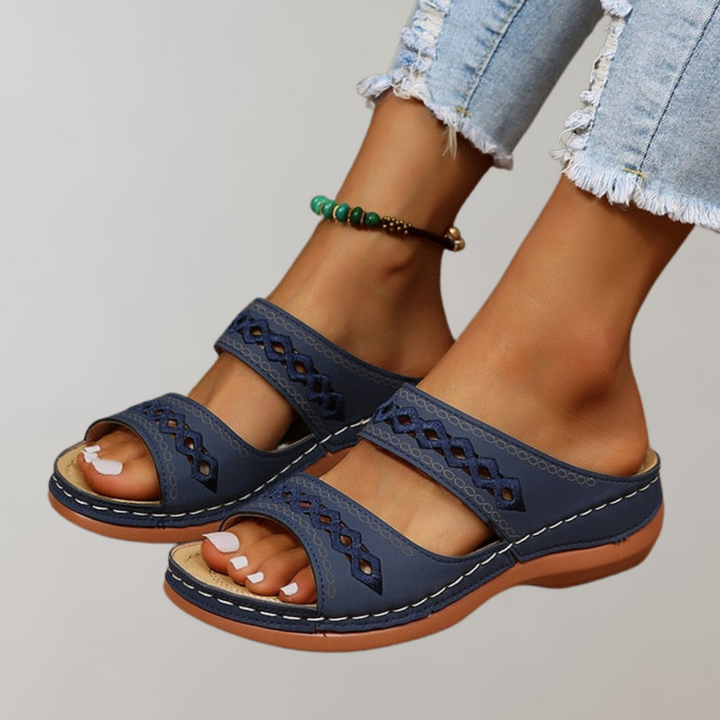 Cushioned women's platform sandals providing elevated comfort & arch support, ideal for walking.