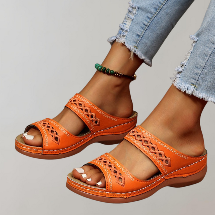 Stylish women's platform sandals for summer, offering orthopedic comfort and supportive casual wear.