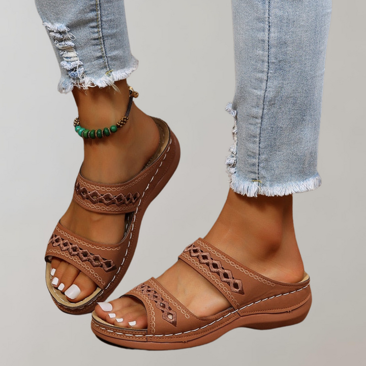 Elegant women's platform sandals with ergonomic design, featuring arch support for all-day comfort.