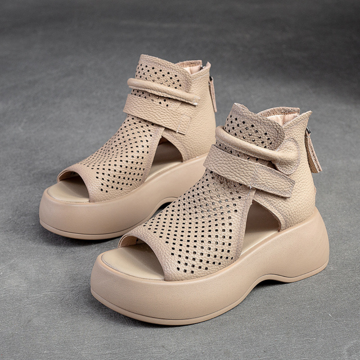 Casual women's orthopedic sandals, offering easy fit & all-day comfort. Essential summer footwear.
