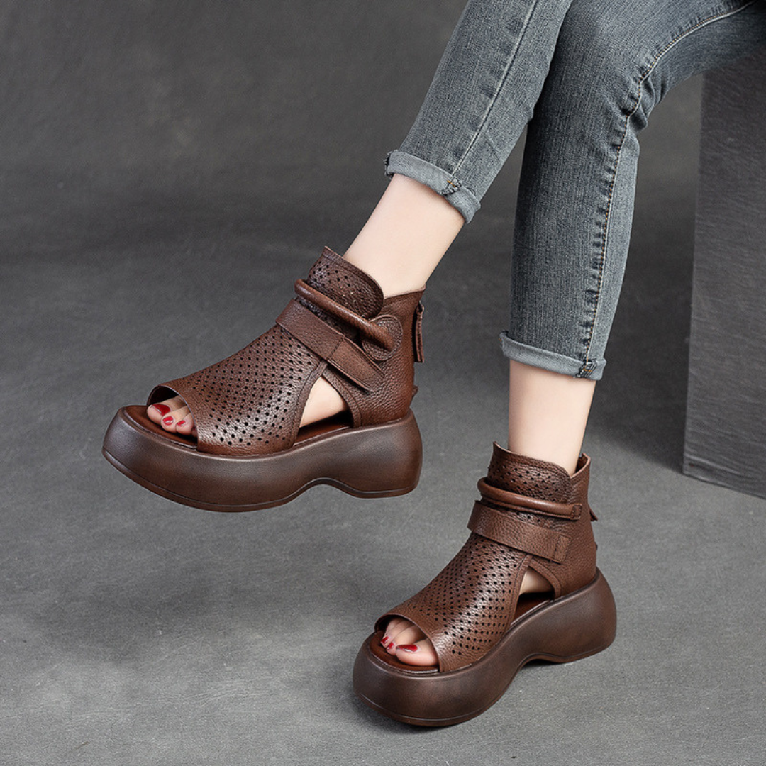 Stable orthopedic sandals for women, designed for arch support & comfortable daily wear.