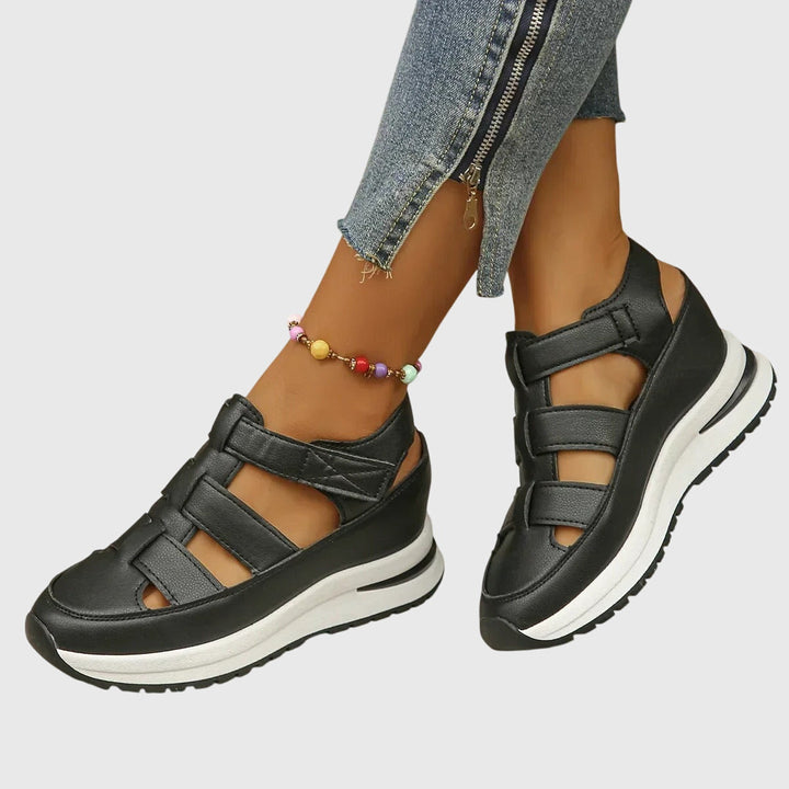 Casual women's orthopedic sandals, adjustable for superior comfort & arch support.