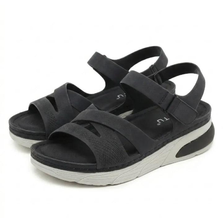 Stylish women's orthopedic sandals, featuring strong arch support & adjustable straps for everyday comfort.