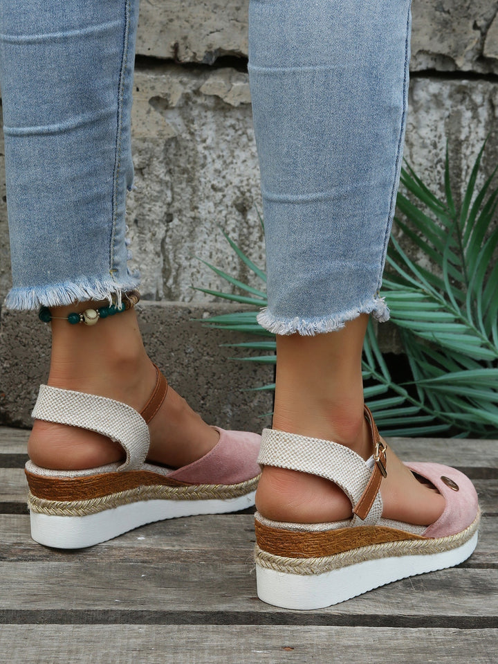 Stylish women's casual sandals with orthopedic support, ideal for summer walks & all-day comfort.