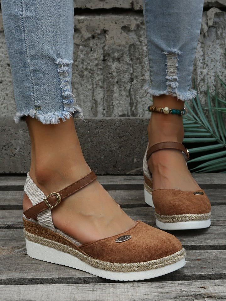 Comfortable women's orthopedic sandals, designed with cushioned support for everyday casual wear.