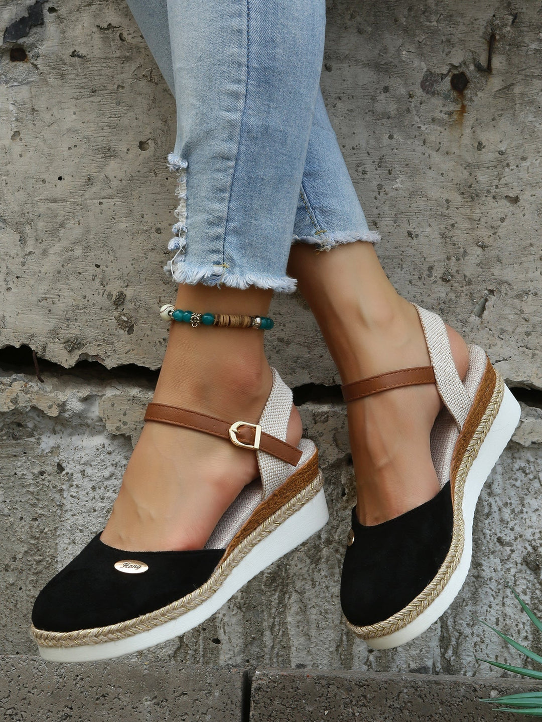 Orthopedic cushioned sandals for women, providing superior arch support & comfort for all-day wear.