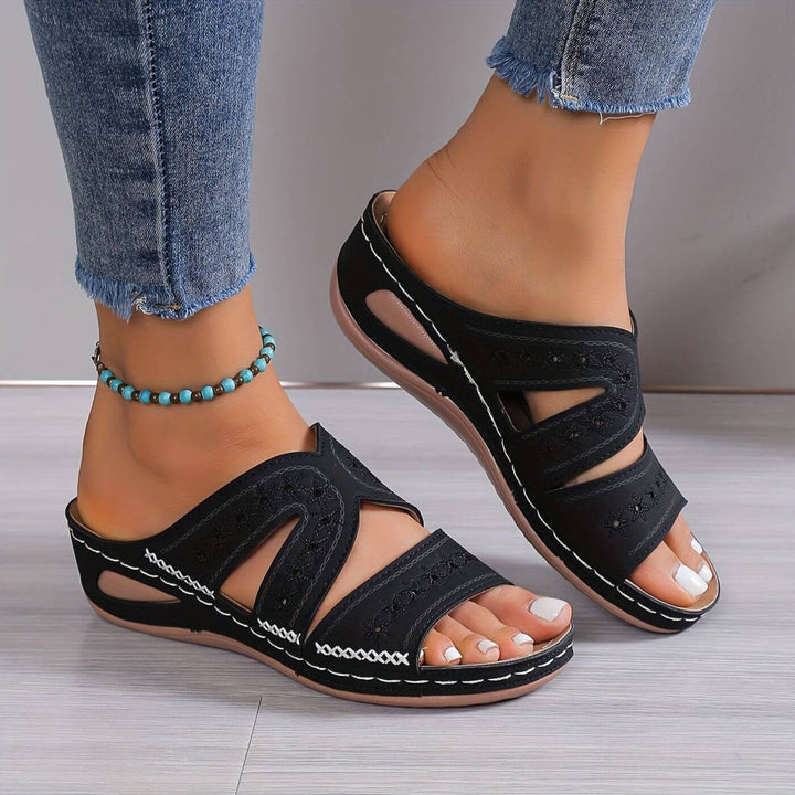 Casual women's walking sandals with arch support, ideal for plantar fasciitis and everyday wear.