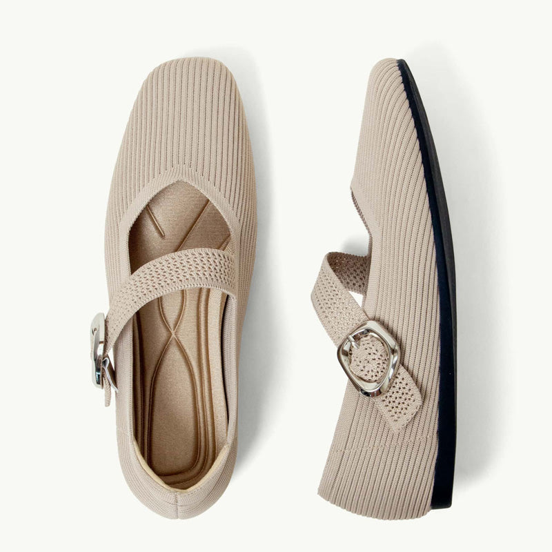 Classic women's Mary Jane flats, square toe design, perfect for everyday wear and comfort.