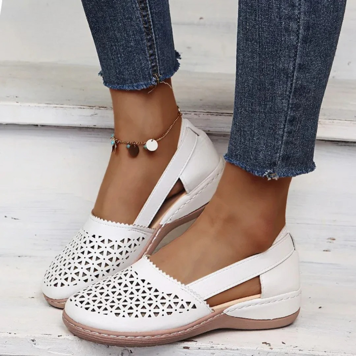 Casual women's orthopedic flats, perfect for summer walking, featuring cushioned support and breathable cutouts.