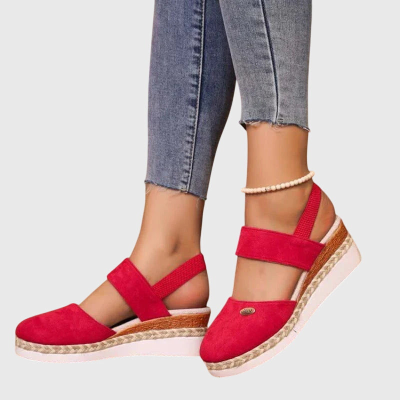 Soft cushioned women's orthopedic walking sandals, providing arch support for comfortable summer wear.