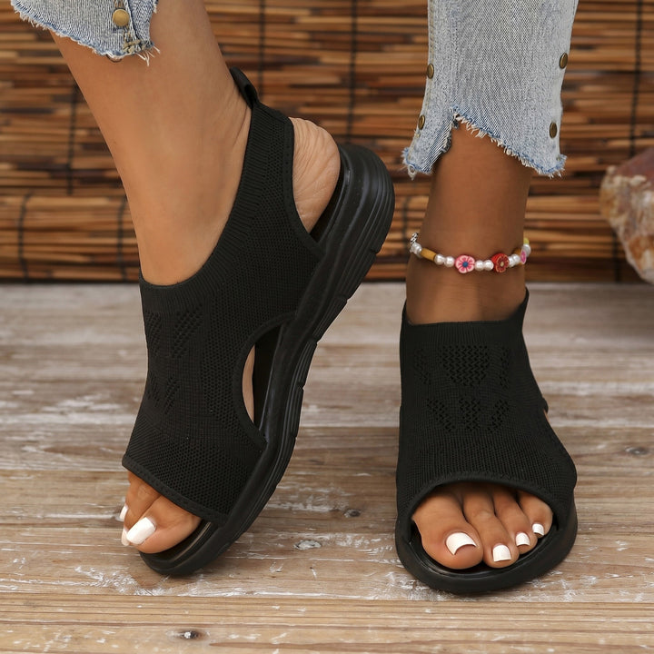 Women's active walking sandals, orthopedic design with arch support for summer comfort.