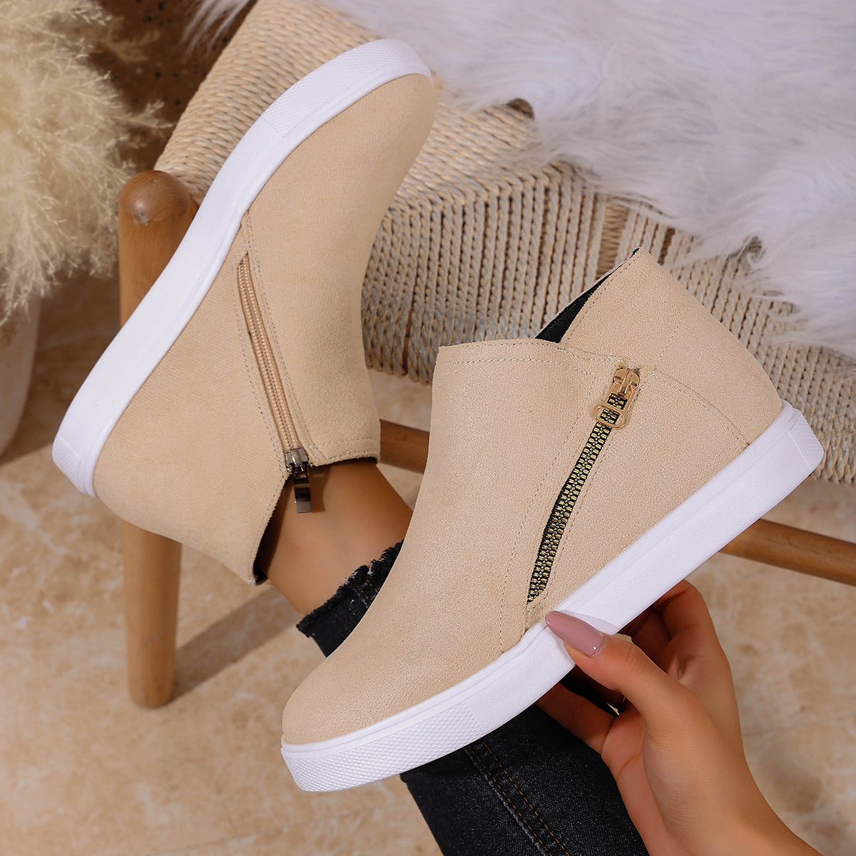 Women's orthopedic zip sneakers, combining style, comfort, and support for active daily life.