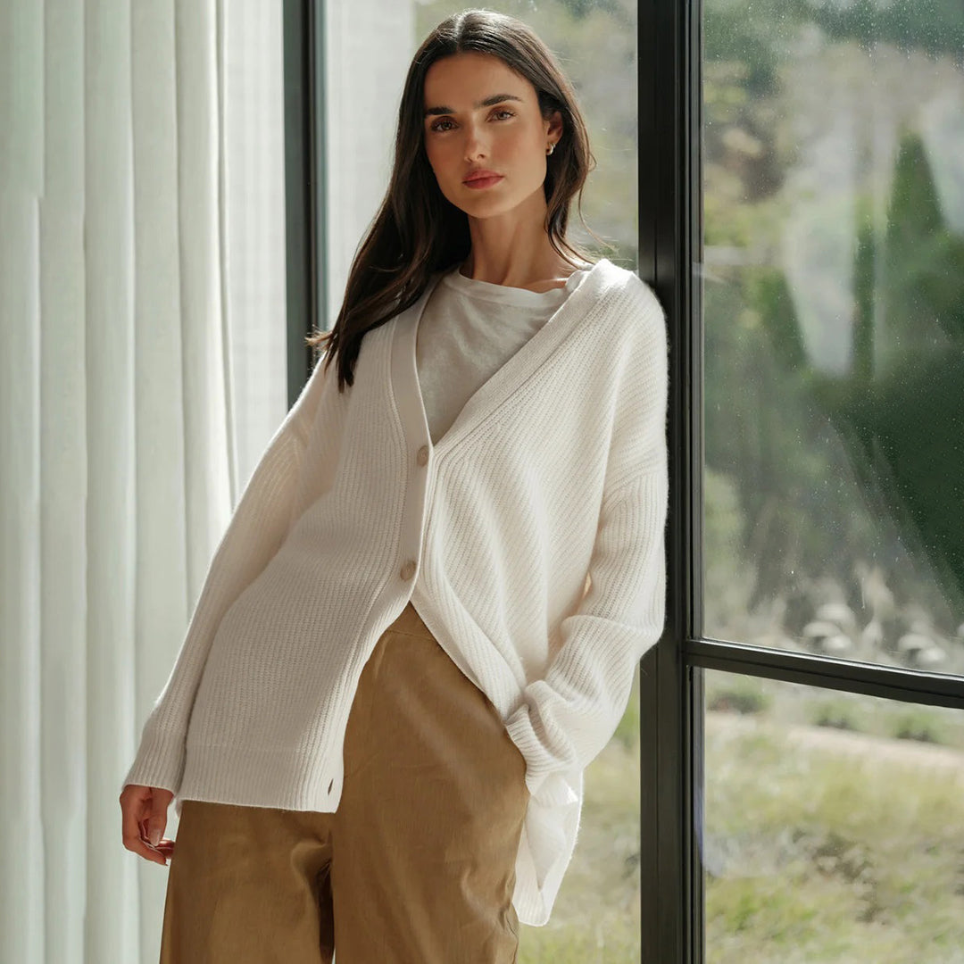 Casual chic women's oversized button-up cardigan, versatile for everyday layering.