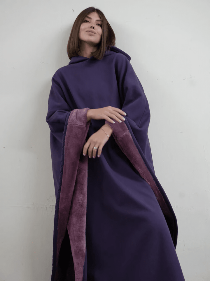 Versatile women's oversized hoodie, soft comfort wear for relaxation & lounge.