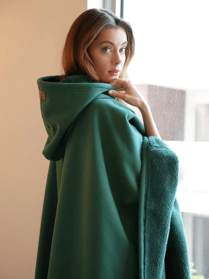Winter comfort: women's oversized soft hoodie, ideal for lounge wear & warmth.