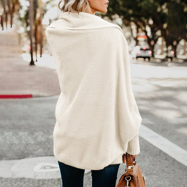 Versatile women's oversized knit cardigan, a comfortable and stylish fall & winter essential.