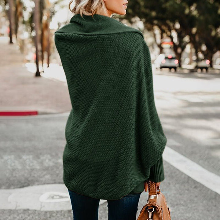 Elegant oversized knit cardigan for women, versatile and warm, a fall essential.