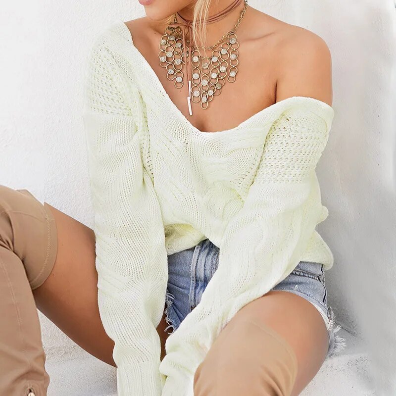 Cozy oversized knit sweater for women, long sleeves, ideal for winter comfort & casual layering.