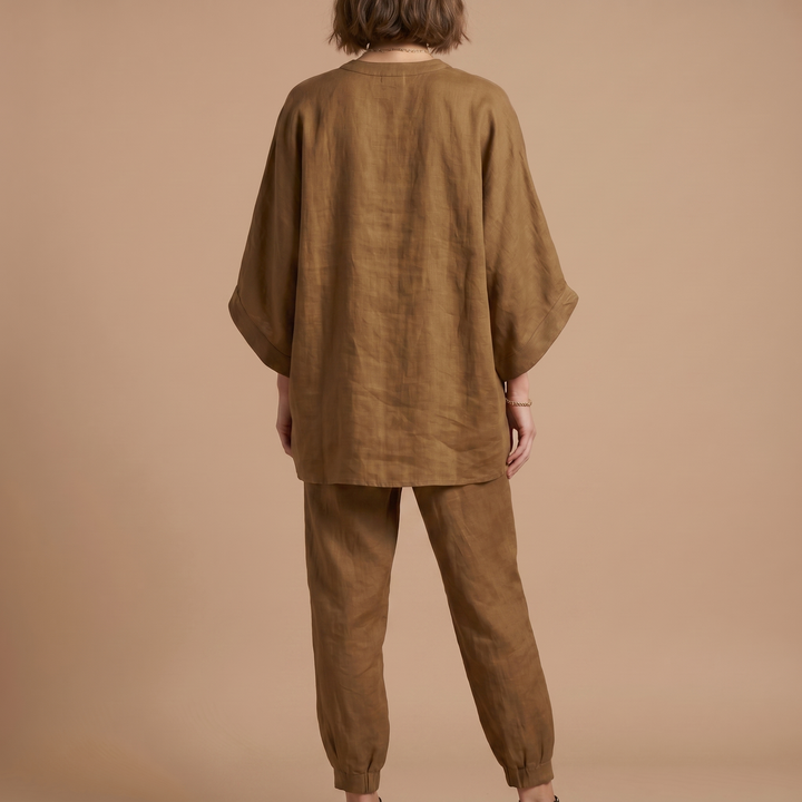 Flowing women's oversized tunic. Breathable linen blend fabric and comfortable batwing sleeves for summer.