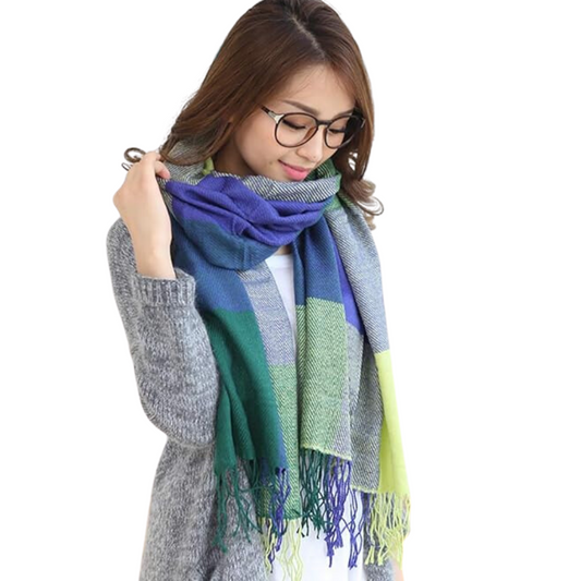 Women's oversized plaid winter scarf, cozy & warm, perfect for cold weather.