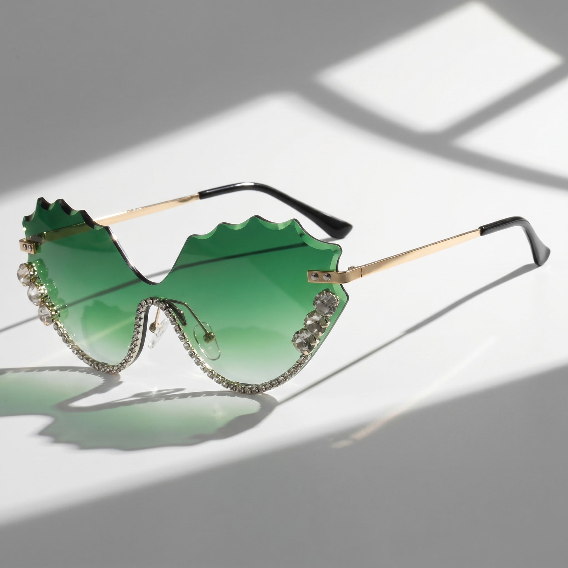 Fashion eyewear: modern oversized rimless women's sunglasses with UV protection, elegant and lightweight.