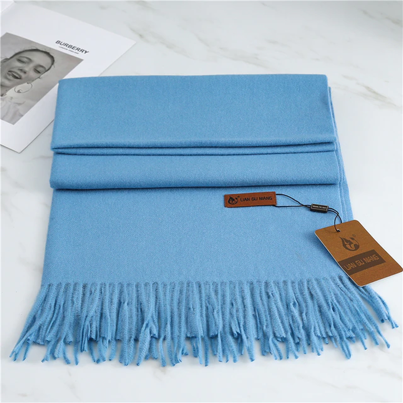 Elegant oversized women's scarf, soft & versatile, perfect for everyday cozy fashion in fall-winter.