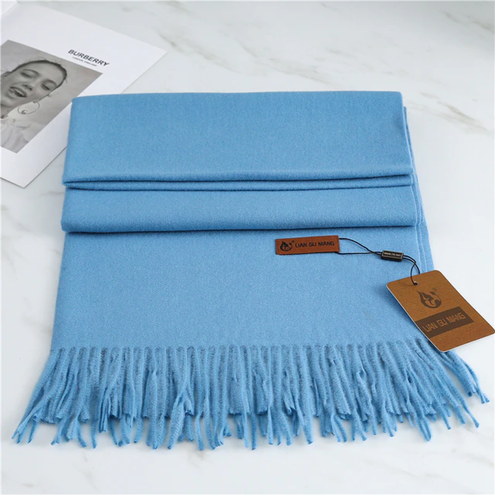 Elegant oversized women's scarf, soft & versatile, perfect for everyday cozy fashion in fall-winter.