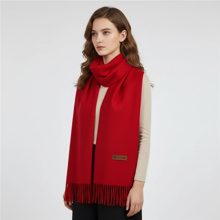 Stylish oversized winter scarf for women, a cozy and soft fashion accessory, ideal as a fall-winter gift for her.