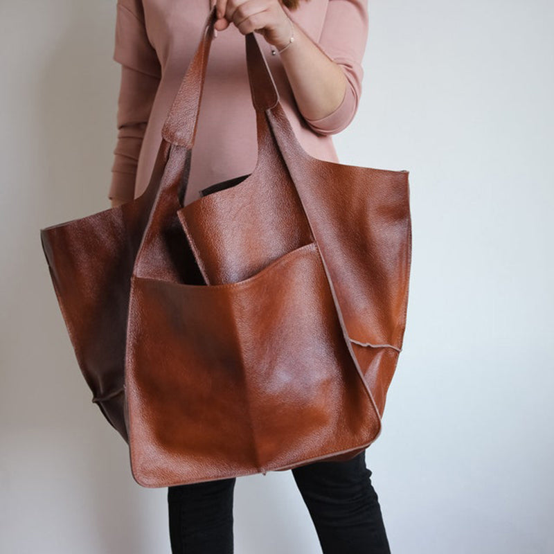 Elegant women's oversized vintage leather shoulder bag, ideal for work or casual outings.
