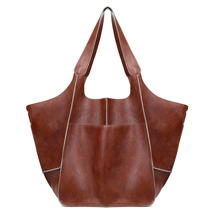 Women's oversized weekend travel bag, perfect for getaways and short trips.