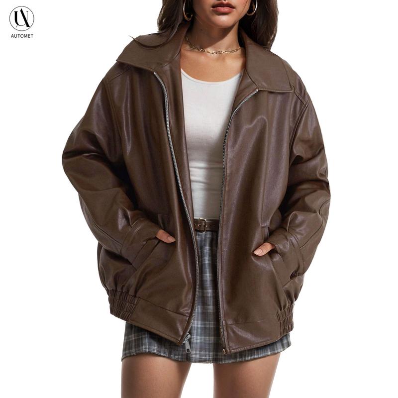 Stylish women's oversized zip jacket with a modern design, perfect as a versatile autumn layer.