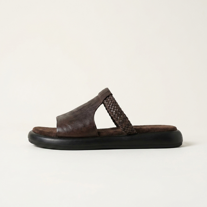 Fashionable women's Palermo open-toe flat slides, designed for comfortable walking and stylish spring outfits.