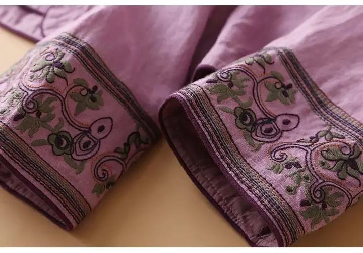 Stylish women's patterned V-neck blouse, relaxed fit. Perfect for a casual yet elegant look.
