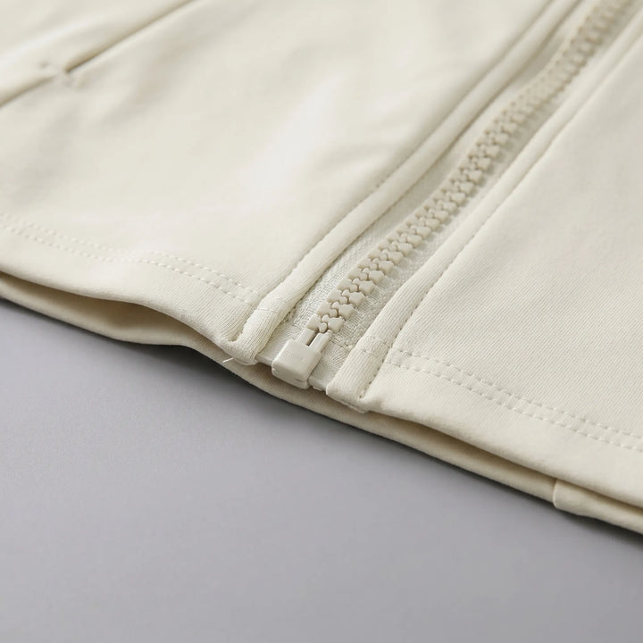 Women's running jacket, full-zip performance activewear with thumbholes, ideal for outdoor fitness.