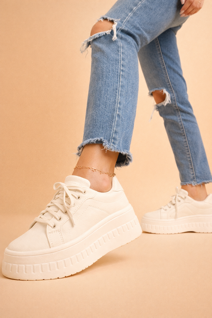 Comfortable women's platform sneakers featuring a plush cushioned sole. Ideal for everyday wear, casual style, and trendy fashion.