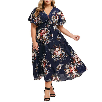 Boho plus size maxi dress with beautiful floral pattern, ideal for fall.