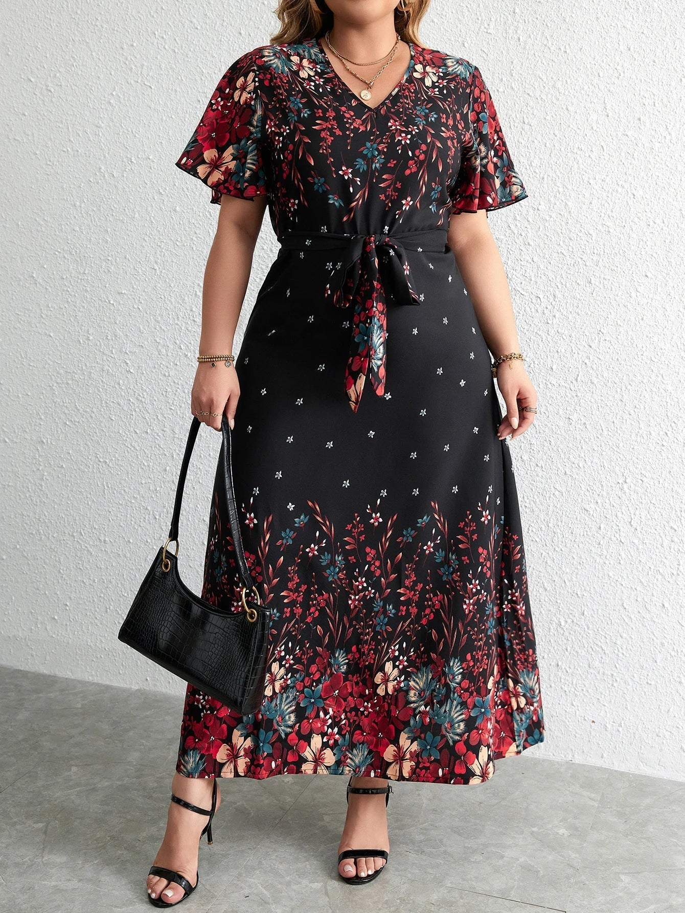 Women's plus size floral V-neck maxi dress with short sleeves, perfect for autumn casual wear.