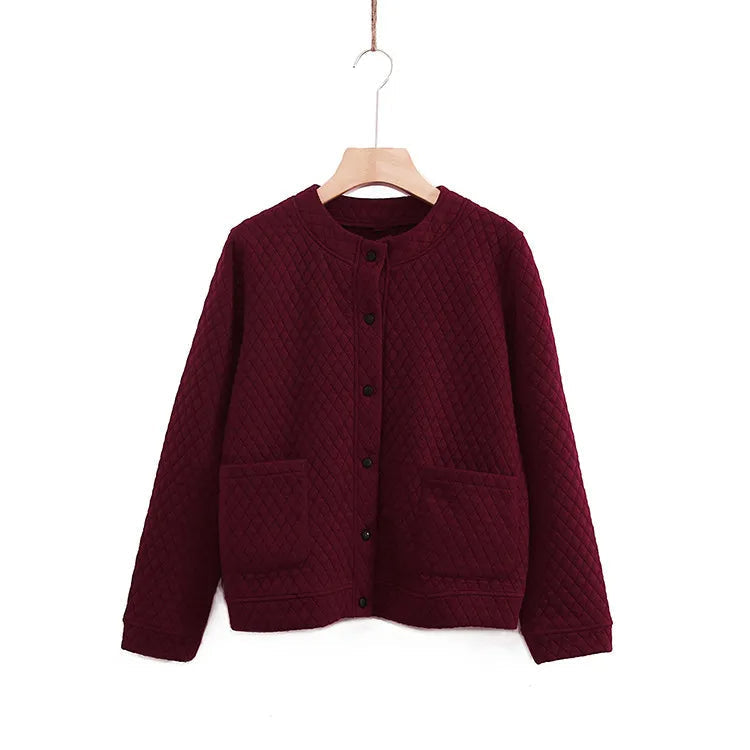 Cozy fall fashion women's plus-size plaid cardigan, long sleeve comfort & style.