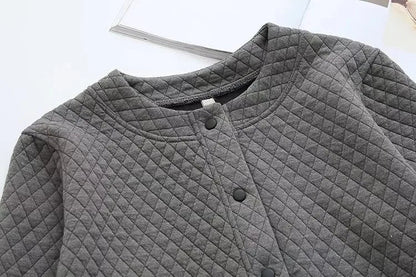 Elegant plus-size plaid cardigan, women's apparel for stylish and comfortable layering.