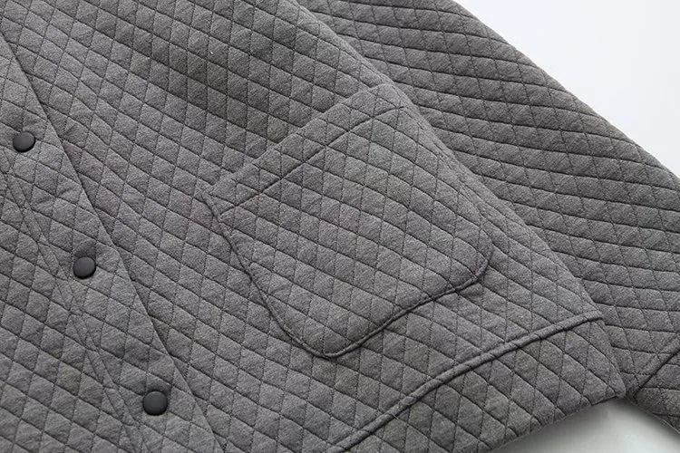 Women's fashion plus-size plaid cardigan, cozy fall sweater for stylish comfort.
