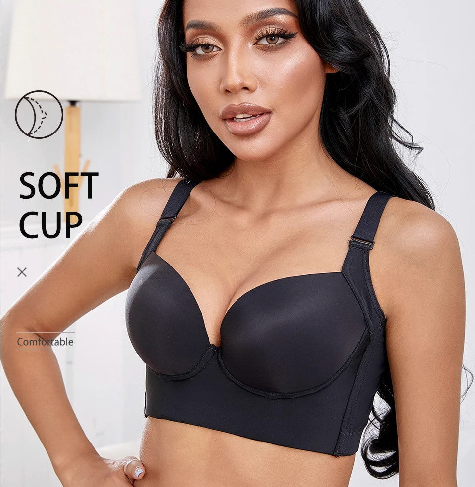 Comfortable wireless plus-size bra, deep cups, push-up design. Adjustable straps ensure a perfect fit.